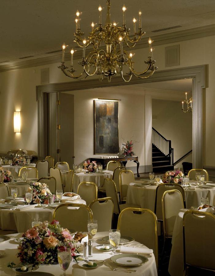 The Inn At The Standard Club Чикаго Екстериор снимка
